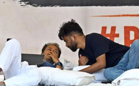 শিক্ষামন্ত্রীর পদত্যাগের দাবিতে টানা ১৪ দিন অনশন, অসুস্থ সোনম ওয়াংচুক বলছেন, ‘আমি গান্ধী নই’