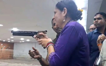ঝুকেগা নেহি! এবার বন্দুক চালানো শিখছেন রাজ্যের মন্ত্রী অগ্নিমিত্রা, ব্যাপারটা কী?