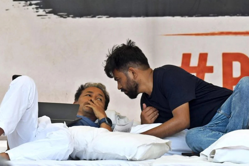 শিক্ষামন্ত্রীর পদত্যাগের দাবিতে টানা ১৪ দিন অনশন, অসুস্থ সোনম ওয়াংচুক বলছেন, ‘আমি গান্ধী নই’