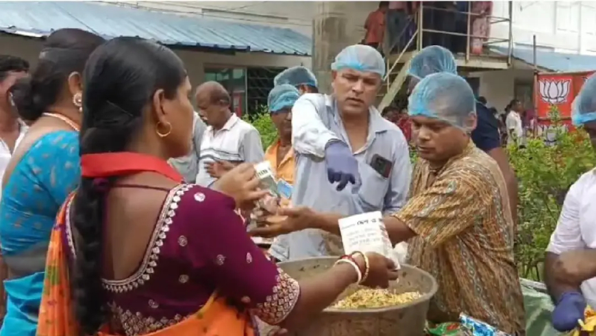 মেচেদায় সাংগাঠনিক বৈঠকে শুভেন্দু, ৩০০০ কর্মীর জন্য ঝালমুড়ির আয়োজন করল রেলের হকার্স ইউনিয়ন